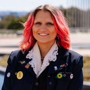 Headshot of Rhiannon Halling