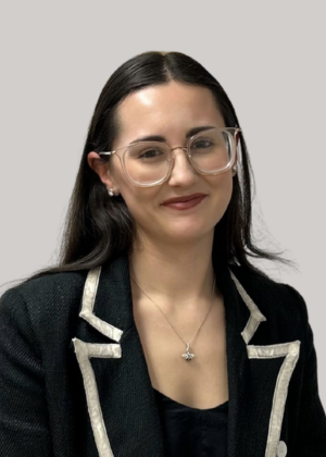 Head shot of Sarah Pearce